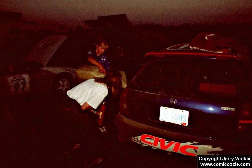 Moni Hourt takes a break from her photography and fuels up the Bryan Hourt / Tom Tighe Honda Civic.