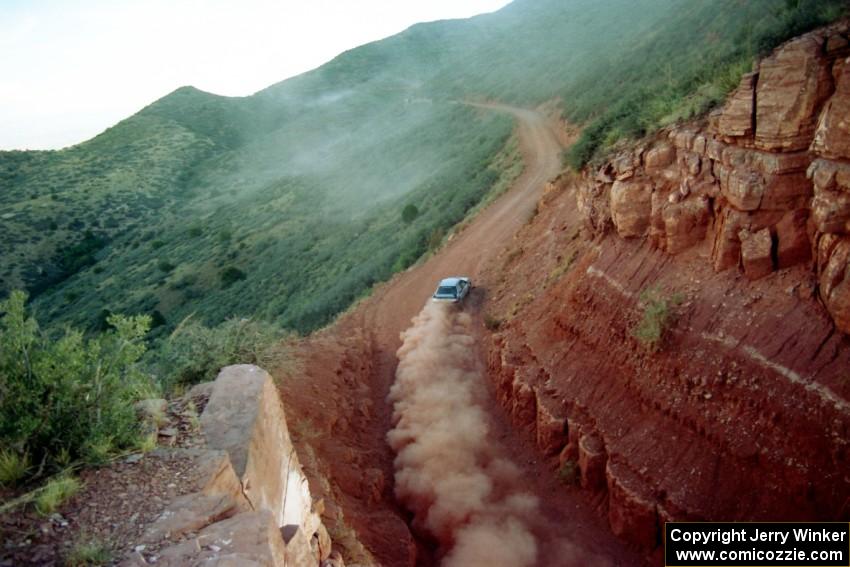 Lon Peterson / Bill Gutzmann Subaru Impreza 2.5RS Turbo goes through 'the cut' on the First View II stage.