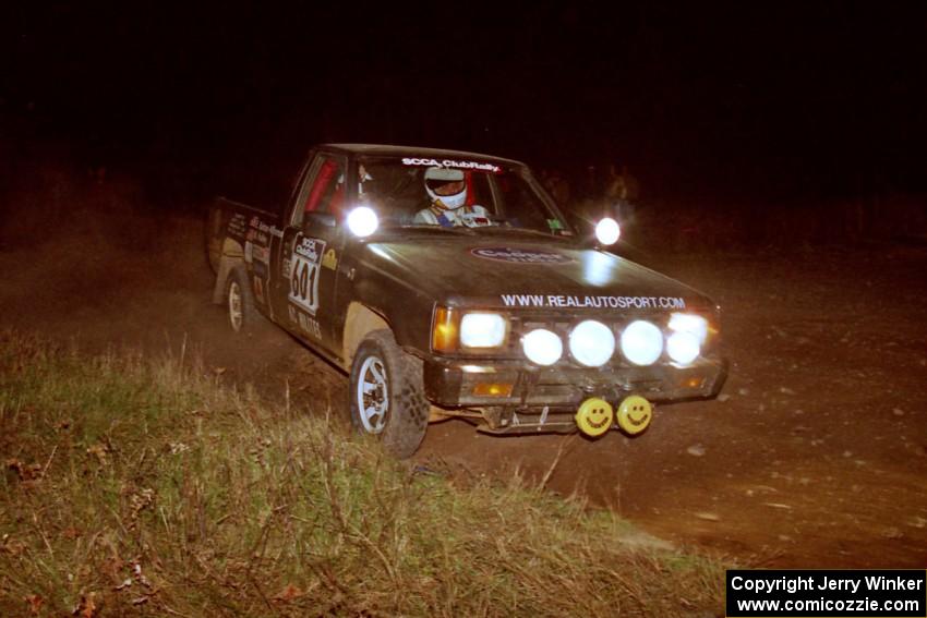 Mike Halley / Emily Burton-Weinman Mitsubishi Mighty Max at the spectator corner on SS4, Far Point I.