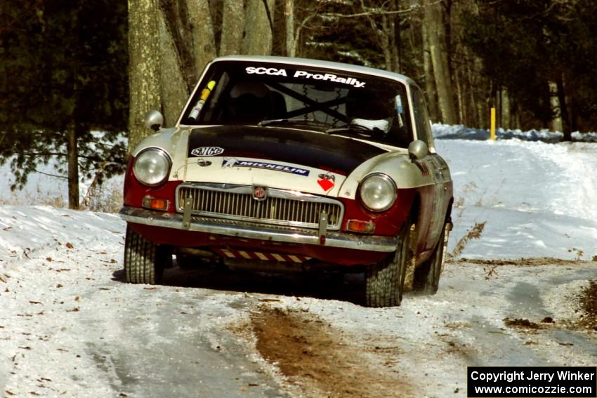 Phil Smith / Dallas Smith MGB-GT sets up for the hairpin on SS5, Ranch II.