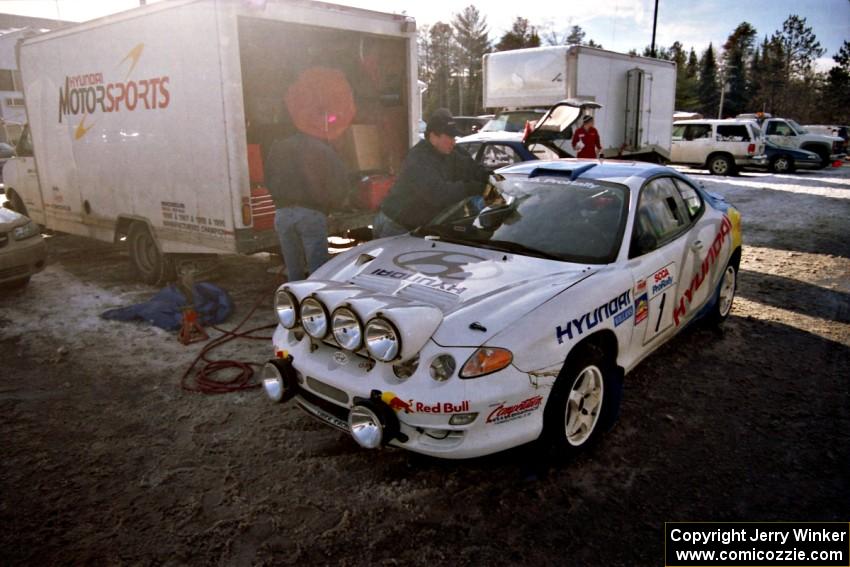 Paul Choiniere / Jeff Becker Hyundai Tiburon at the mid-day service in Atlanta.