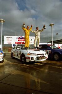 Richard Tuthill / John Bennie pose on top of their winning Mitsubishi Lancer Evo IV.