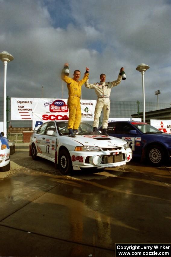 Richard Tuthill / John Bennie pose on top of their winning Mitsubishi Lancer Evo IV.