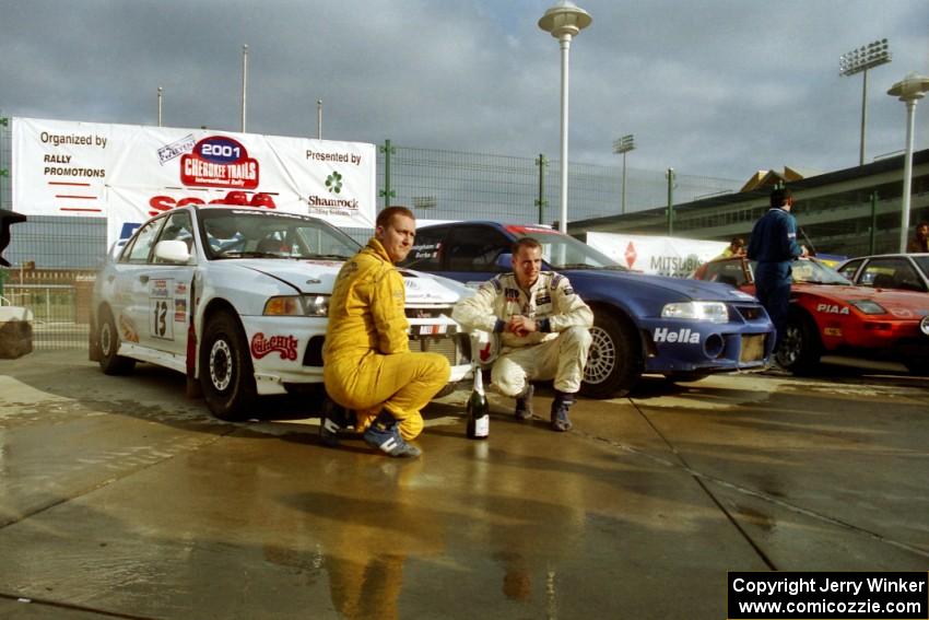 Richard Tuthill / John Bennie pose in front of their winning Mitsubishi Lancer Evo IV.