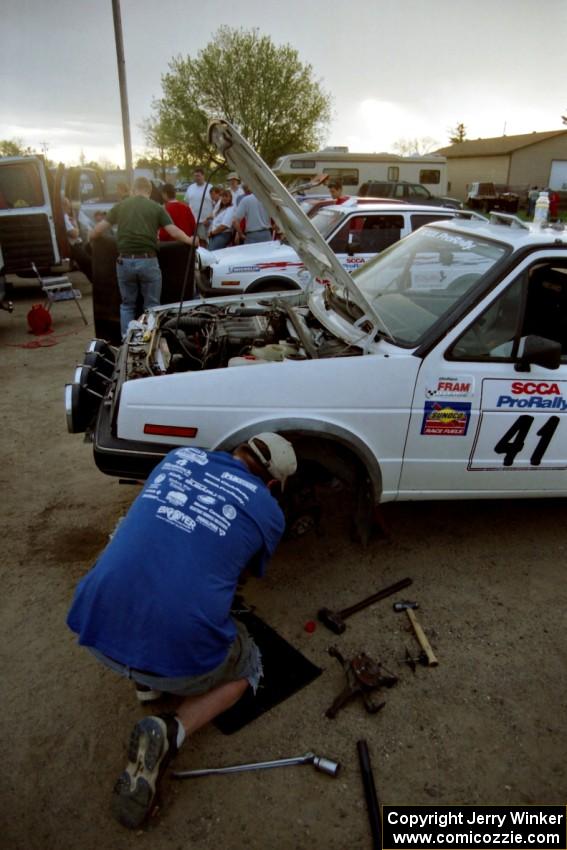 Eric Burmeister wrenches on the Art Burmeister / Rob Dupree VW GTI at service.