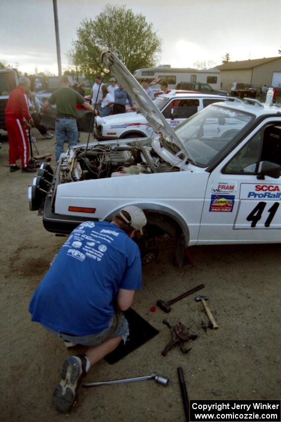 Eric Burmeister wrenches on the Art Burmeister / Rob Dupree VW GTI at service.