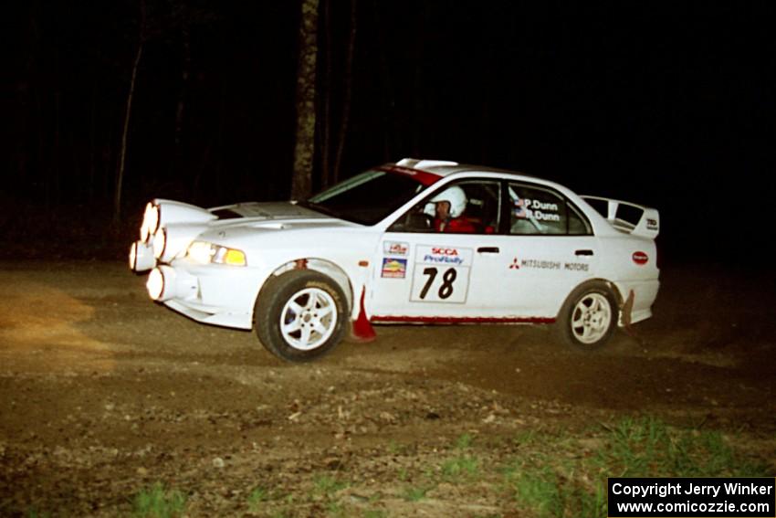 Paul Dunn / Rebecca Dunn head uphill at the crossroads hairpin in their Mitsubishi Lancer Evo IV.