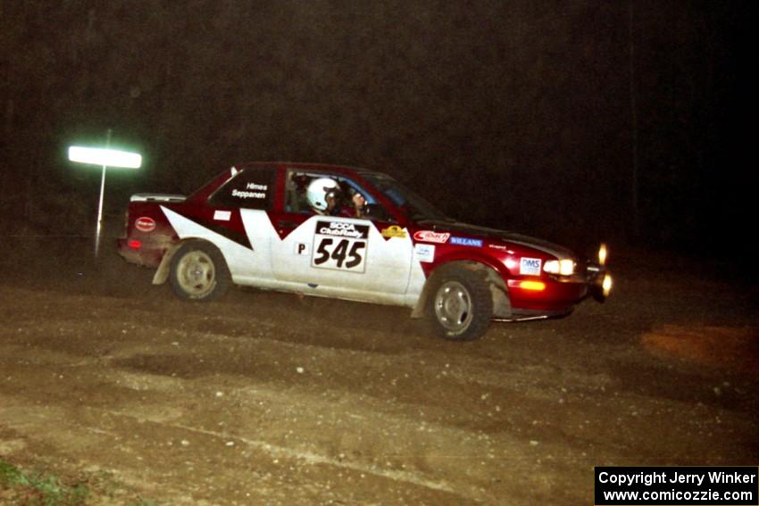 Eric Seppanen / Jake Himes drift wide at the crossroads on the final stage in their Nissan Sentra SE-R.