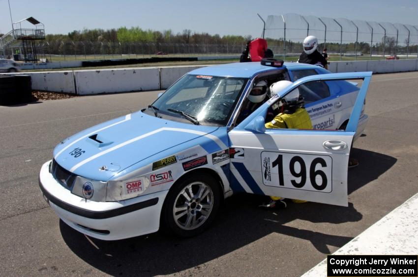 Fart-Hinder Racing SAAB 9-3 in the pits during a driver's change.