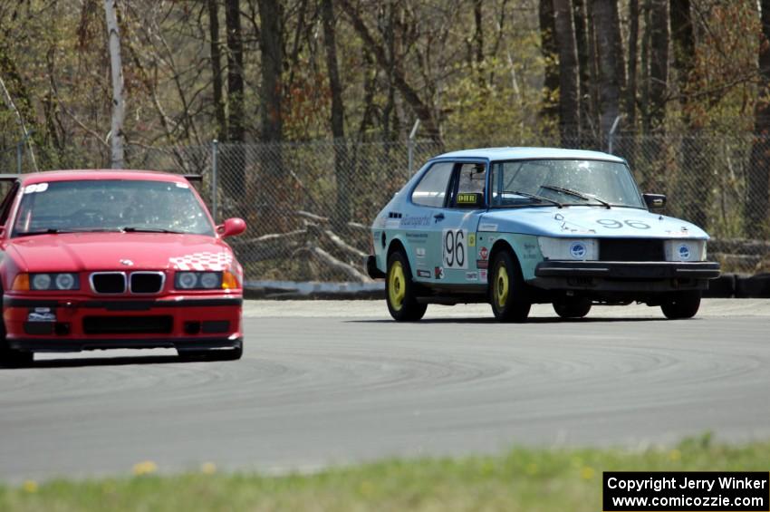 In The Red With Chris BMW M3 passes Fart-Hinder Racing SAAB 900S