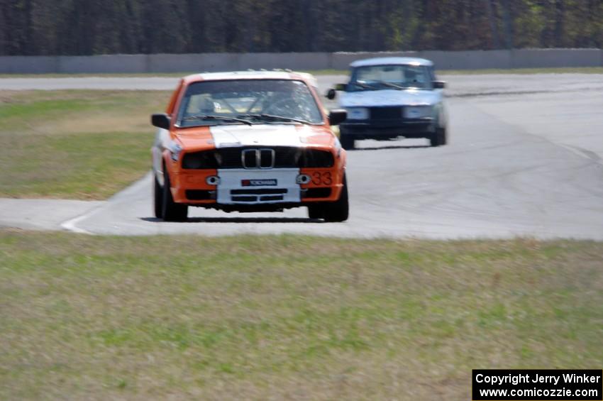 Tubby Butterman Racing 2 BMW 325i and Fart-Hinder Racing SAAB 900S