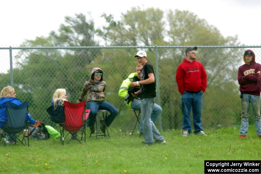 Folks hanging out between runs during the lunch break.