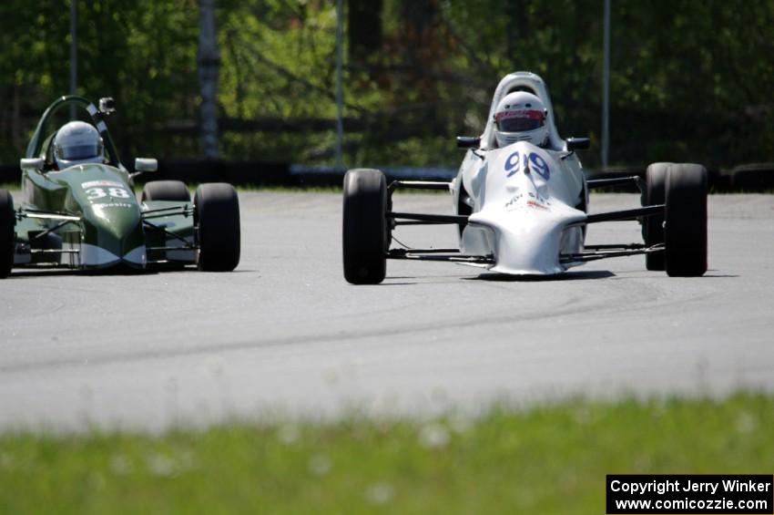 Alan Murray's Swift DB-1 Formula Ford and Dalton Mensink's Red Devil LD Formula 500