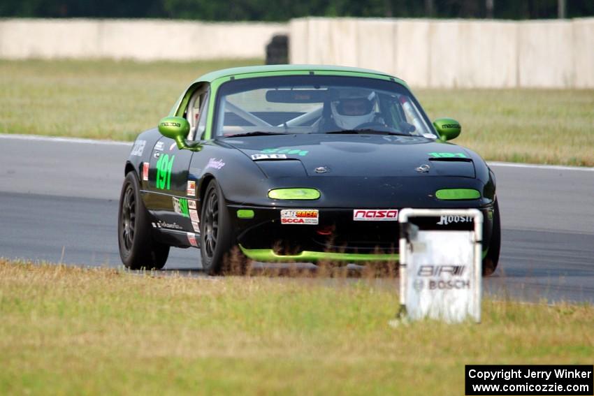 Aaron Jongbloedt's PTE Mazda Miata