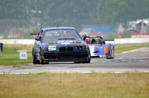 Terry Orr's GTS4 BMW M3 and Jed Copham's SU Radical SR3
