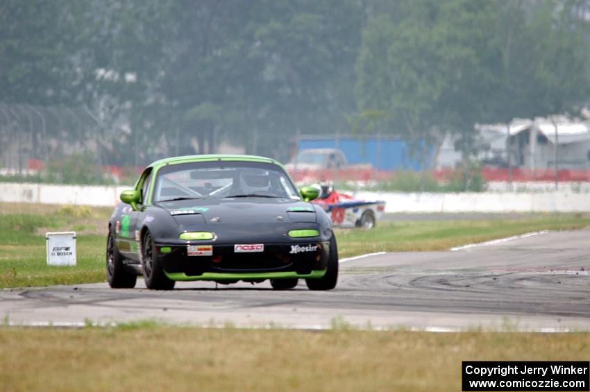 Aaron Jongbloedt's PTE Mazda Miata