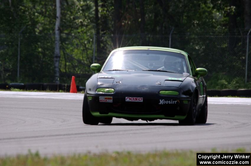 Aaron Jongbloedt's PTE Mazda Miata