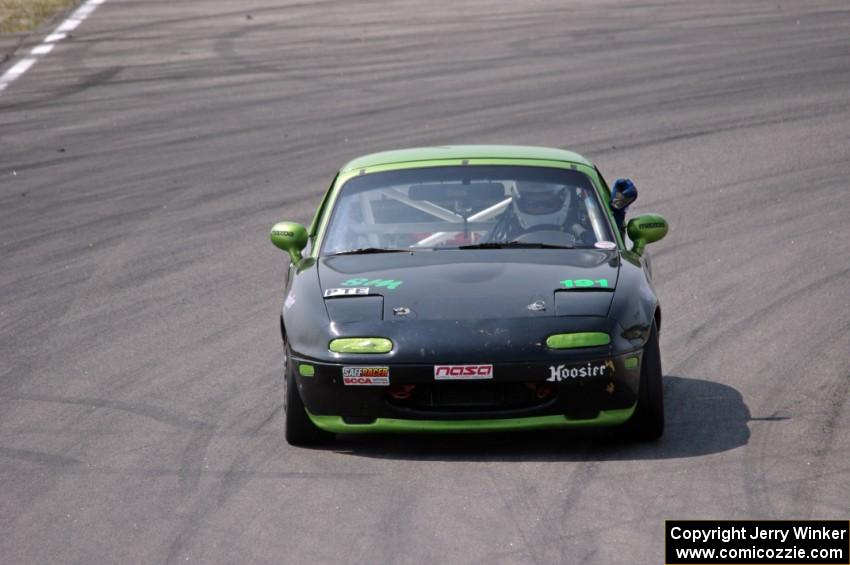 Aaron Jongbloedt's PTE Mazda Miata