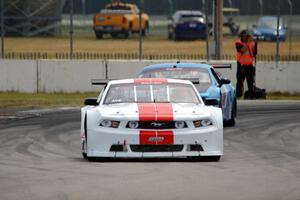 Tony Ave's Ford Mustang and Cameron Lawrence's Dodge Challenger