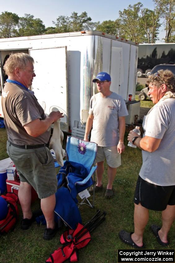 Fart-Hinder Racing SAAB 9-3 team packs it in with a bad clutch.