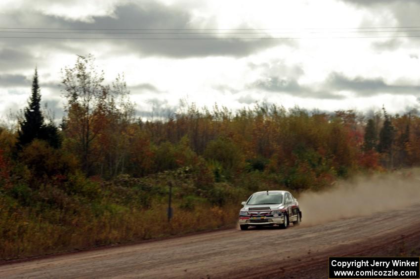 Futoshi Murase / Kieran Wright Honda Civic comes through the SS1 (Green Acres I) spectator area.