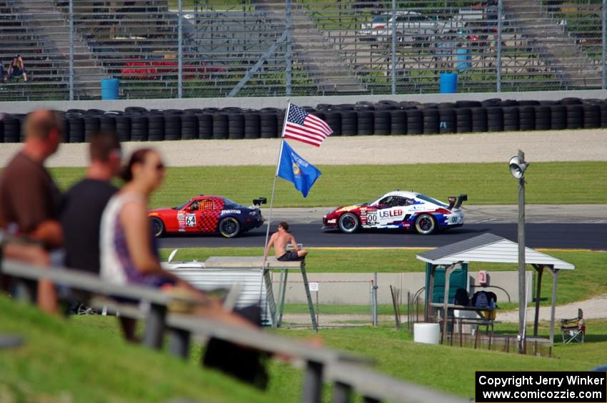 Austin Snader's Mazda MX-5 and Corey Fergus' Porsche Cayman