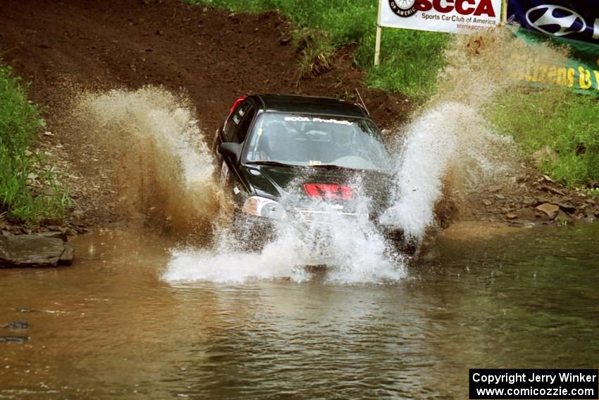 Nick Robinson / Jim Newton Honda Civic at the flying finish of Stony Crossing, SS1.