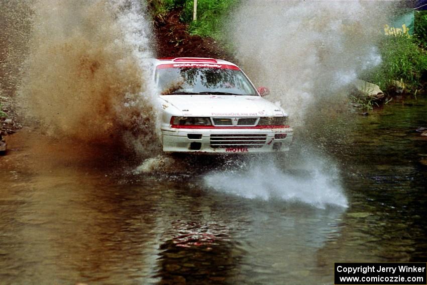 Arthur Wojcik / Dominik Jozwiak Mitsubishi Galant VR-4 at the flying finish of Stony Crossing, SS1.