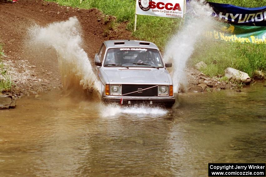 Don Paulsen / Charles Paulsen Volvo 240GT at the flying finish of Stony Crossing, SS1.