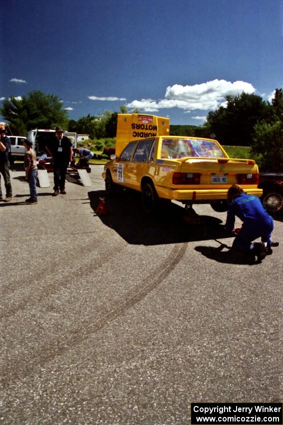 Carl Jardevall / Amity Trowbridge Volvo 740 Turbo prior to the start of the event.