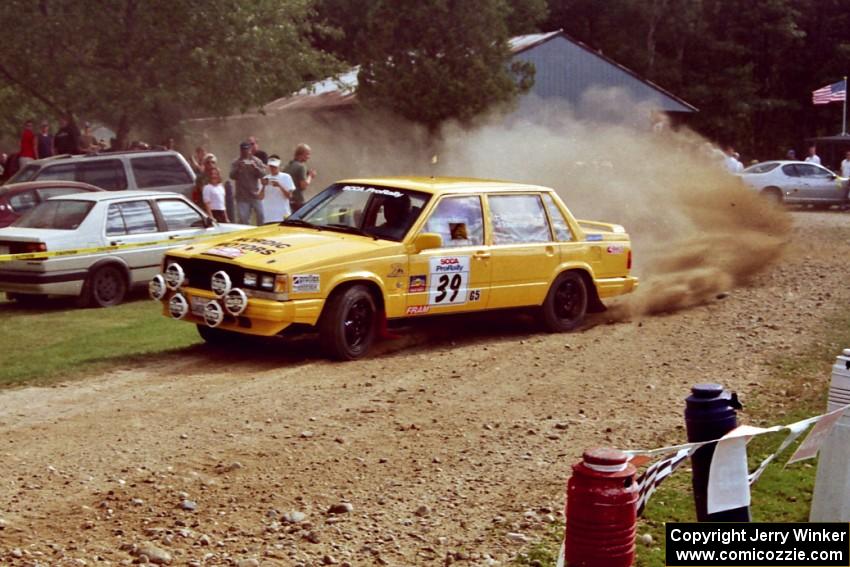 Carl Jardevall / Amity Trowbridge Volvo 740 Turbo at the finish of SS1, Mexico Rec.