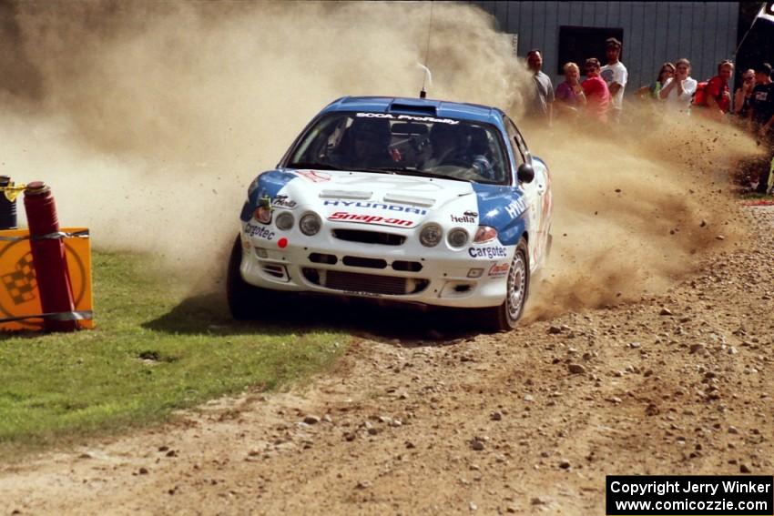 Noel Lawler / Charles Bradley Hyundai Tiburon at the finish of SS1, Mexico Rec.