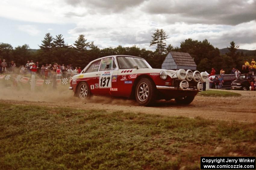 Phil Smith / Dallas Smith MGB-GT at the finish of SS1, Mexico Rec.