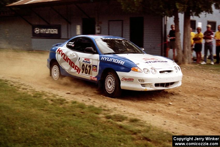 Andy Bornhop / Paula Gibeault Hyundai Tiburon at the finish of SS1, Mexico Rec.