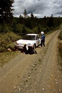 Juliette Rice / Bryan Gwisc Dodge Neon stops to remove their skidplate on SS6, Parmachenee East.