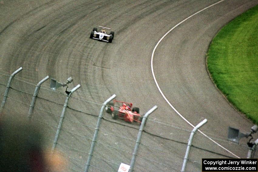 Jimmy Vasser's Reynard 96i/Honda ahead of Eddie Lawson's Lola T-96/00/Mercedes