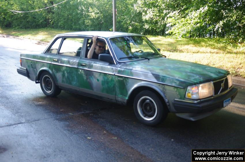 ArtCar 9 - Volvo 240