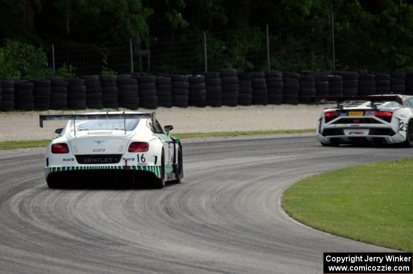 Chris Dyson's Bentley Continental GT3 chases Tomas Enge's Lamborghini Gallardo GT3 FL2