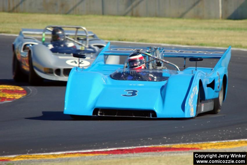 Jim Stengel's McLaren M8F and Farrell Preston's McLaren M1B