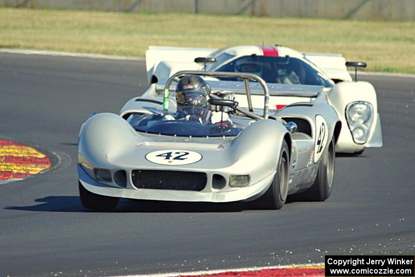 Farrell Preston's McLaren M1B and William Thumel's Lola T-70 Mk IIIB