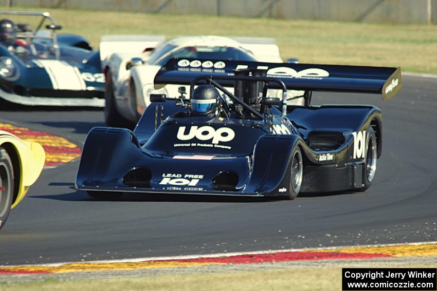 Kirt Bennet's Shadow DN4 and Ed Swart's Lola T-163 Mk IIIB