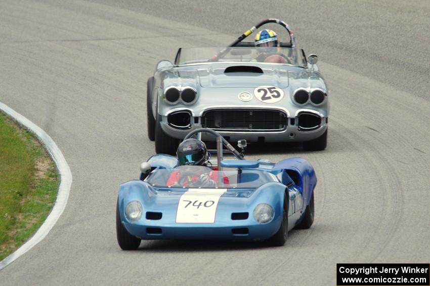 Mitchell Eitel's Elva Mk. 7S/BMW and Thomas Frankowski's Chevy Corvette