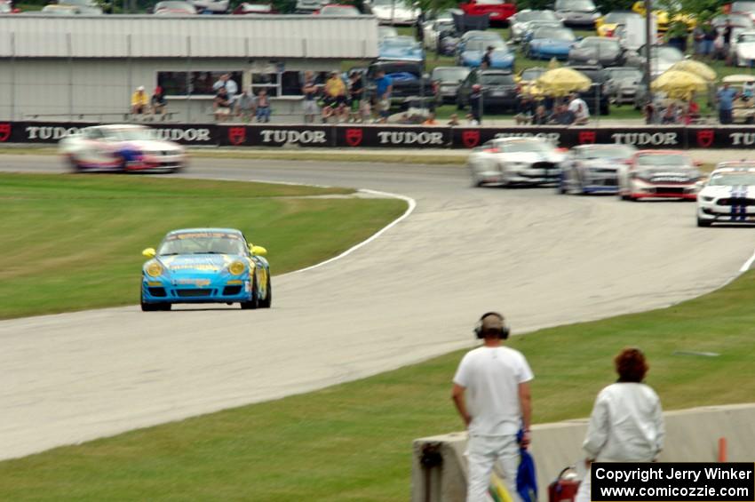 Matt Plumb / Hugh Plumb Porsche 911 leads early on.