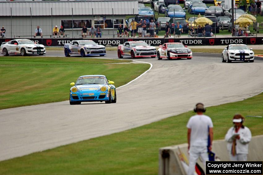 Matt Plumb / Hugh Plumb Porsche 911 leads early on.