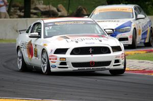 Nick Galante / Louis-Philippe Montour Ford Mustang Boss 302R and Andrie Hartanto / Tyler Cooke BMW 328i