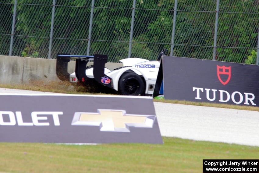 Michal Chlumecky's Panoz Élan DP-02 tags the outside wall at turn 2.