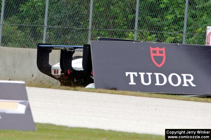 Michal Chlumecky's Panoz Élan DP-02 tags the outside wall at turn 2.