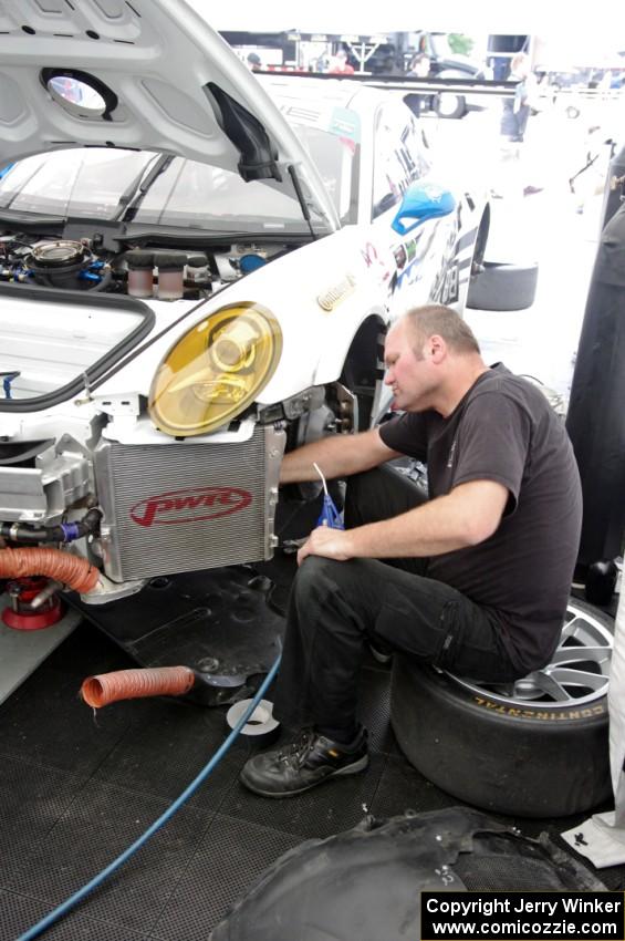 Dave Clark works on the Cooper MacNeil / Leh Keen Porsche GT3 Cup.
