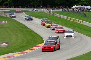 The second half of the field comes through the Hurry Downs on the pace lap.