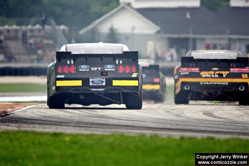 Darrell Wallace, Jr.'s Ford Mustang and Brendan Gaughan's Chevy Camaro